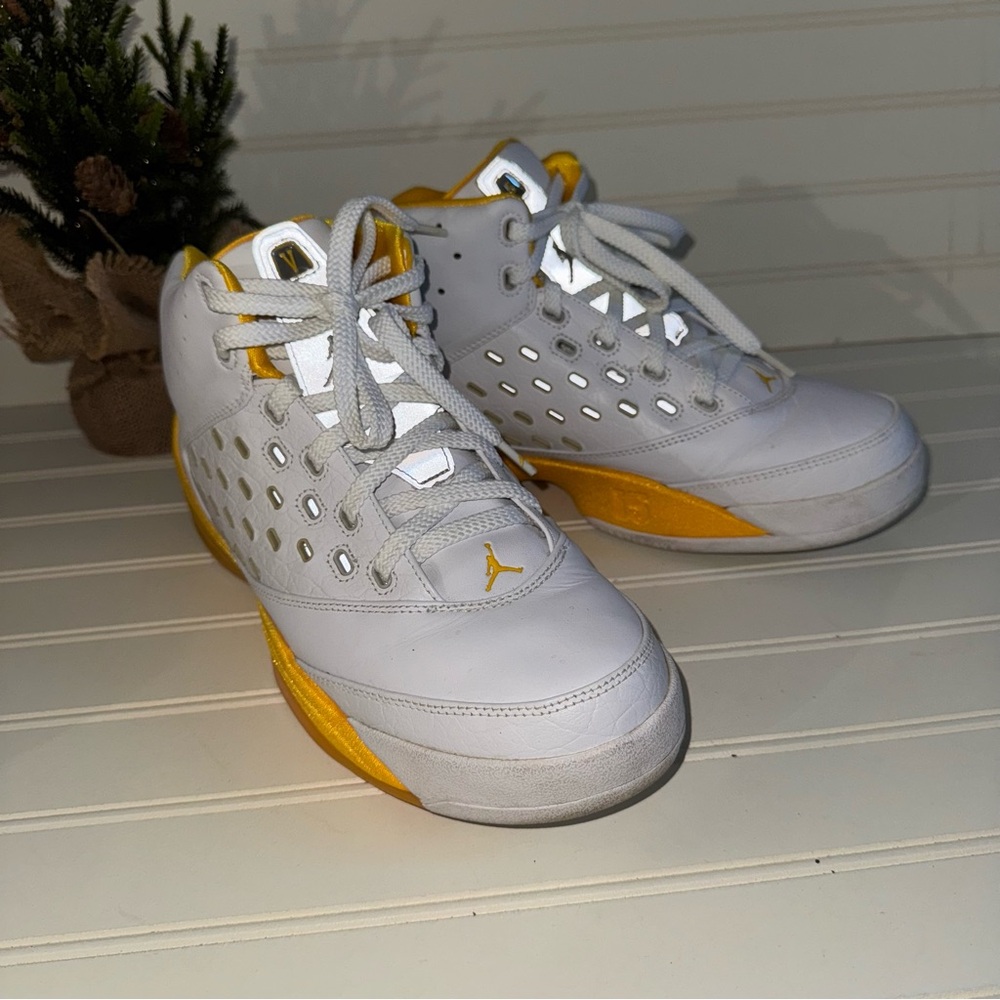 Jordan Melo 5.5 'White Varsity Maize'
